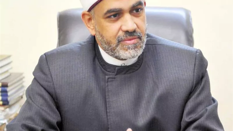 تكليف الدكتور محمد عزت بأداء خطبة الجمعة القادمة