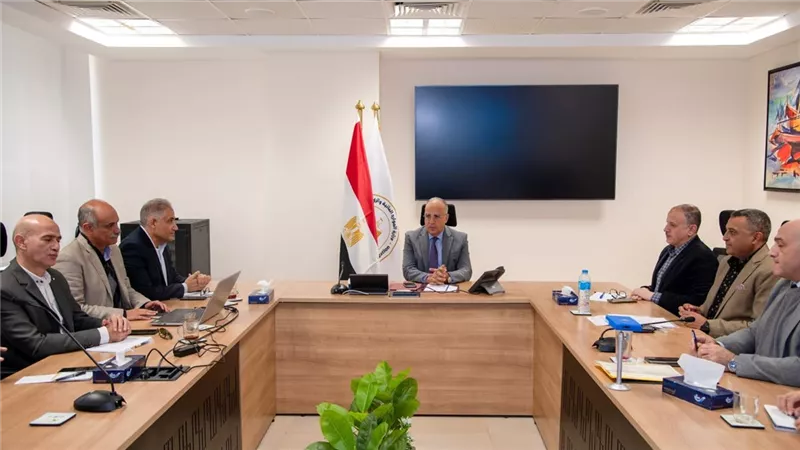 سويلم يوجه بمراعاة الحفاظ علي التراث المعماري للمنشآت المائية