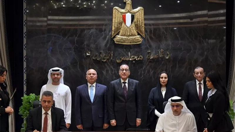 مدبولي يشهد توقيع العقد النهائي بين موانىء البحر الأحمر وأبوظبي