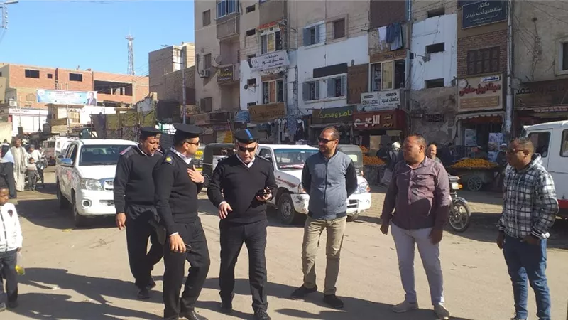 ٦٥ محضر وإزالة إدارية فى حملة مرافق بإسنة جنوب الأقصر