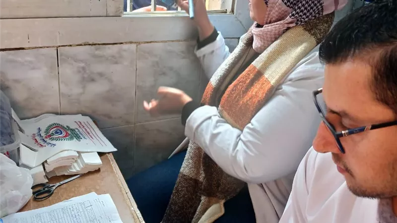قافلة طبية تعالج 2837 مجانا بقرية الخيس بالشرقية