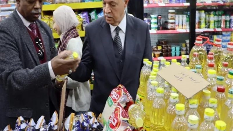الهجان يتفقد عددا من الهايبرات والسوبر ماركت بمدينة قليوب.. صور