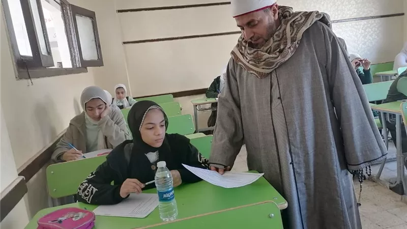 الهدوء يسود لجان النقل الابتدائي والإعدادي بمعاهد الشرقية