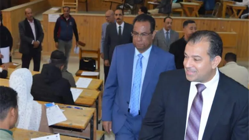 هدوء فى امتحانات نصف العام بكلية الحقوق بقنا