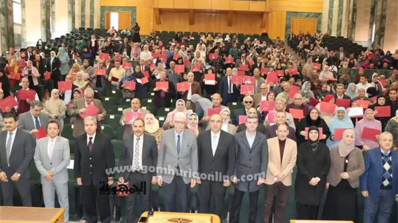 تكريم 303 من أعضاء الجهاز الإدارى في عيد جامعة المنوفية 47