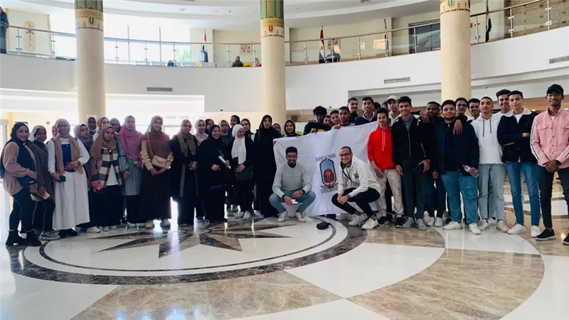 طلاب جامعة الأقصر يحتفلون بالعام الجديدمع الأطفال بمستشفى الأورام