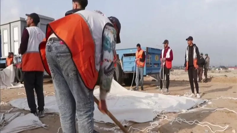 بتوجيهات القيادة السياسية.. الهلال الأحمر المصرى ينشئ مخيماً إغاثياً فى خان يونس