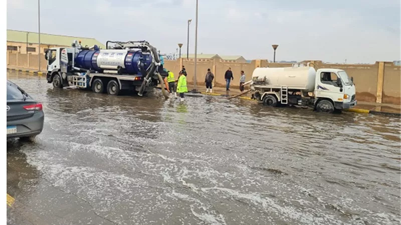 رئيس القابضة يتابع شركات المياه في التعامل مع الامطار