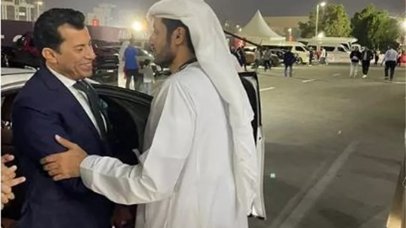 أشرف صبحى يصل استاد محمد بن زايد لحضور نهائي السوبر المصرى