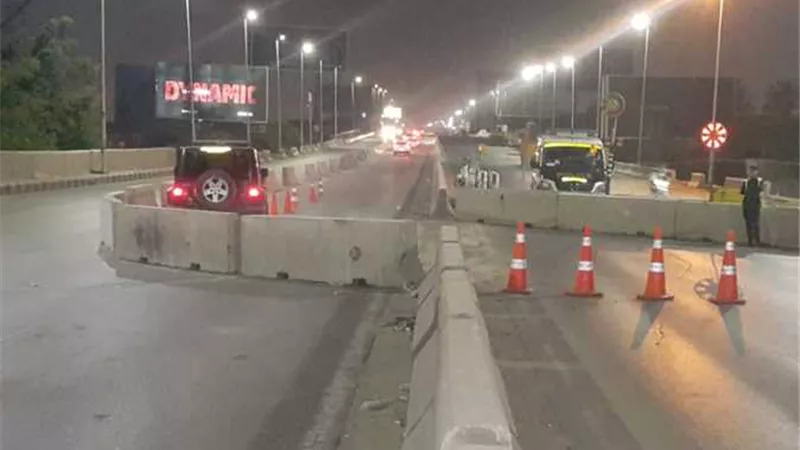تحويلات مرورية لتنفيذ أعمال إنشاء كوبري مشاة بمحور الشهيد بالقاهرة