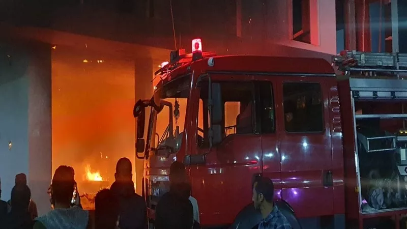 السيطرة على حريق داخل محل تجارى فى منطقة البساتين