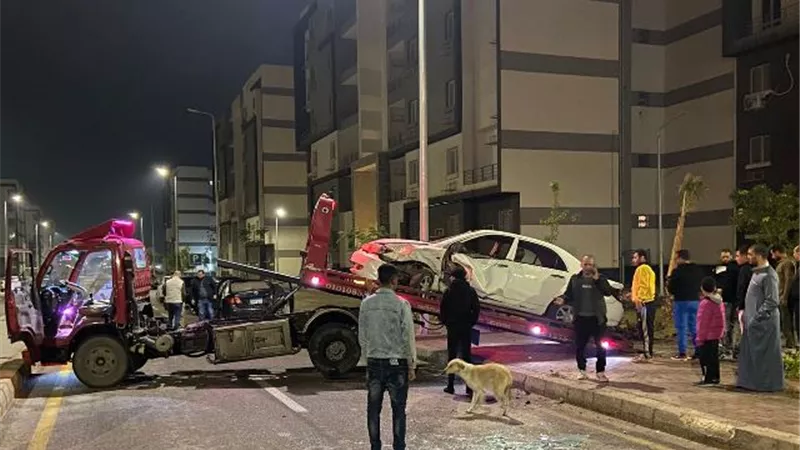 طفل مدينة الشروق الطائش يدهس زوجين بالسيارة ويفر هارباً.. فيديو