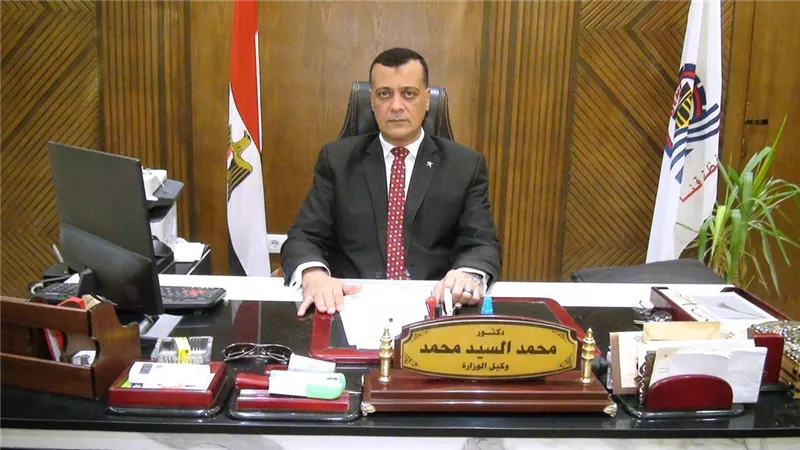 تسليم 15652 تابلت لطلاب الصف الأول الثانوي بقنا