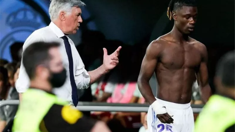أنشيلوتي يرفض المجازفة باللاعب الفرنسي إدواردو كامافينجا