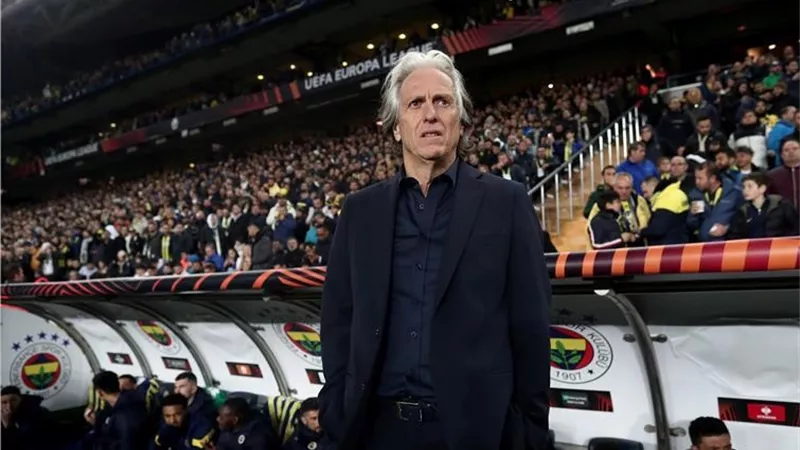الفيحاء ضد الهلال .. شاهد لقطة غضب مدرب الهلال خيسوس
