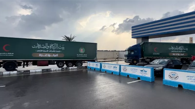 وصول أكبر قافلة مساعدات من بيت الزكاة للعريش
