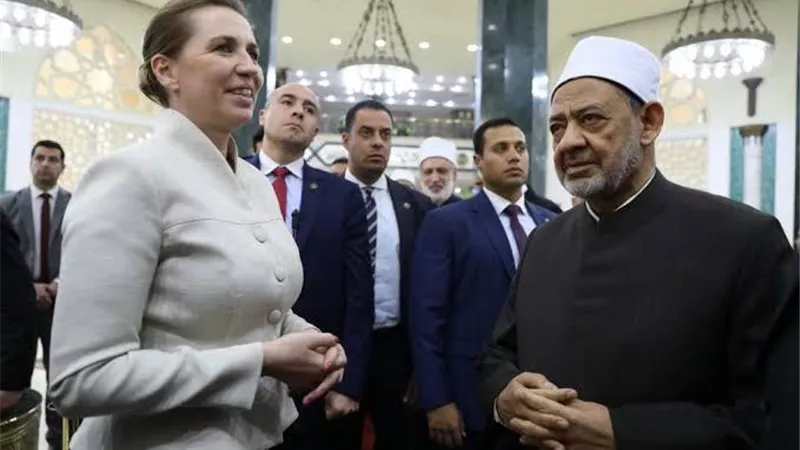 الإمام الأكبر يفتح أبواب الأزهر أمام الجميع