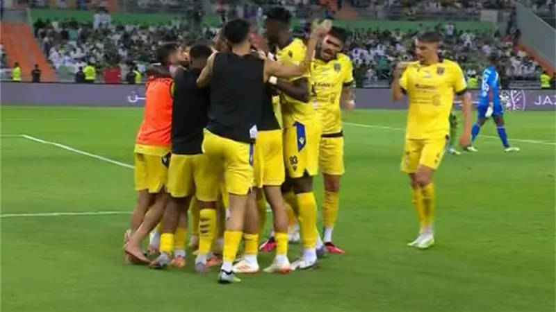 التعاون ضد النصر ..شاهد احتساب ركلة جزاء للتعاون بعد العودة للفار