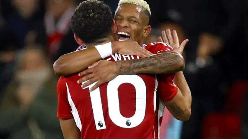 نوتينجهام يفوز علي مانشستر يونايتد 2-1 بالدوري الإنجليزي