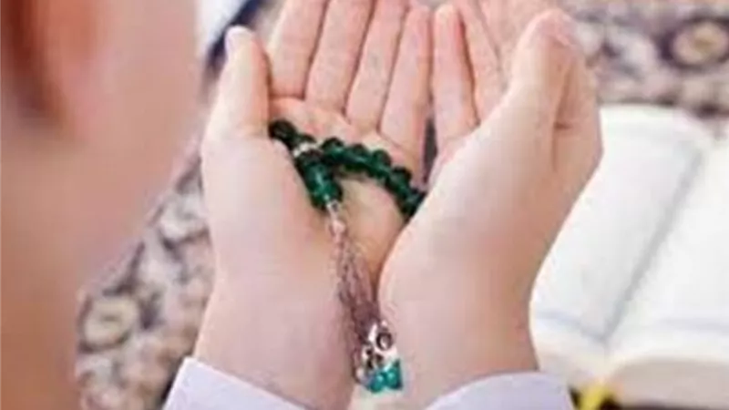 حكم الدعاء في رأس السنة وتخصيص بعض الناس أوقات للدعاء