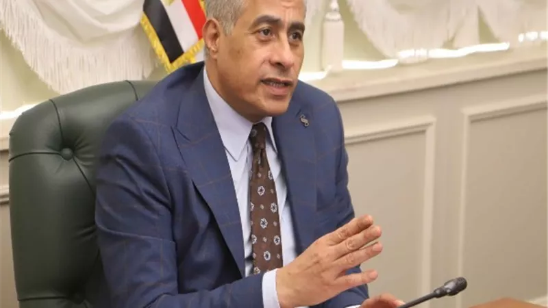 وزير العمل يلتقى اللجنة التوجيهية لمشروع 