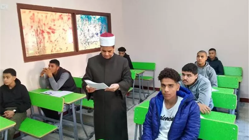 رئيس أزهرية الإسماعيلية يتفقد امتحانات النقل للمرحلة الثانوىة