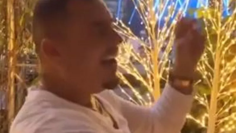عمرو دياب يحتفل بألبومه الجديد فى دبي