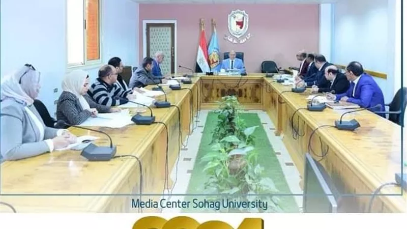 تطبيق التحول الرقمي ومراجعة قاعدة البيانات بجامعة سوهاج
