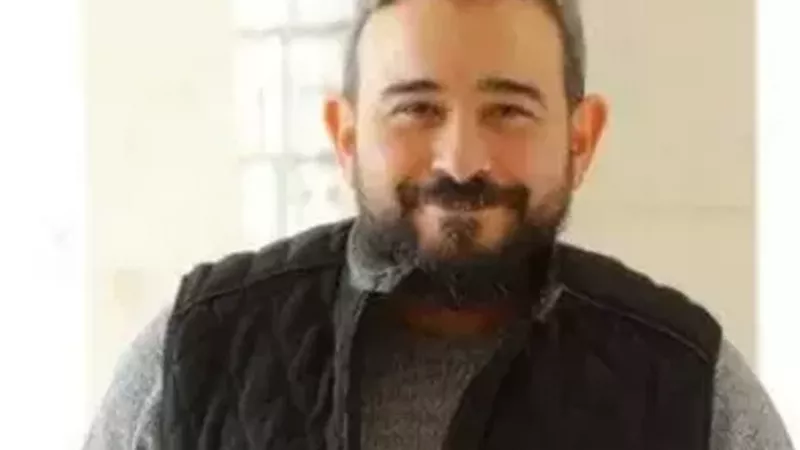 عزاء والدة الموزع احمدد عادل بمسجد المشير.. غدا