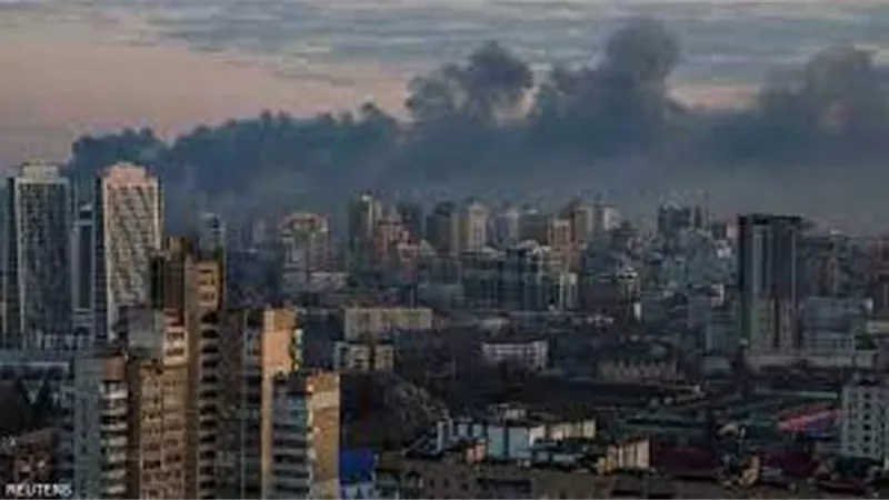 روسيا تسقط عشرات المسيرات.. وتواصل الهجوم الجوي على أوكرانيا