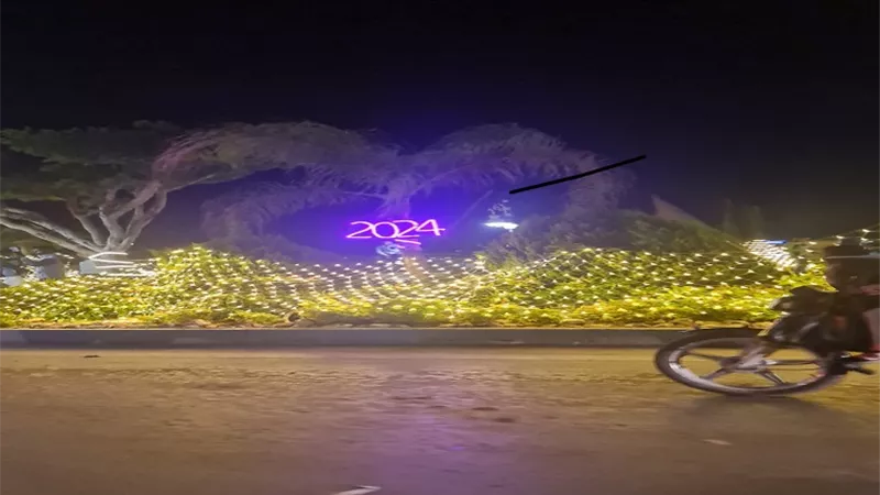 الأقصر تحتفل بالعام الجديد بالصواريخ والألعاب النارية