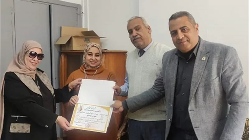 تعليم المنيا يكرم الفائزة بالمركز الرابع في مسابقة ريكورد