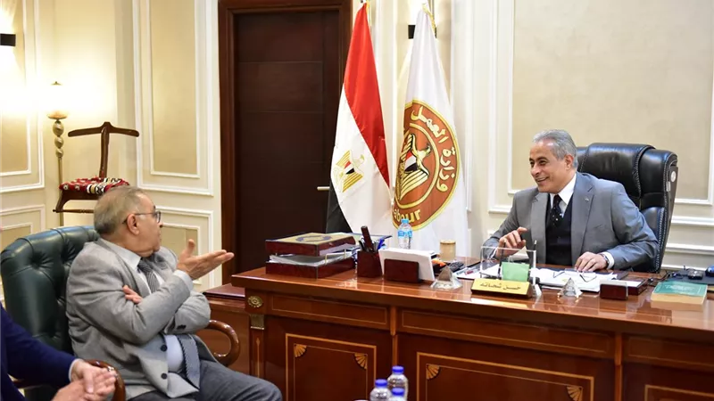 وزير العمل يلتقي وفدًا من المجلس الوطني للتدريب والتعليم