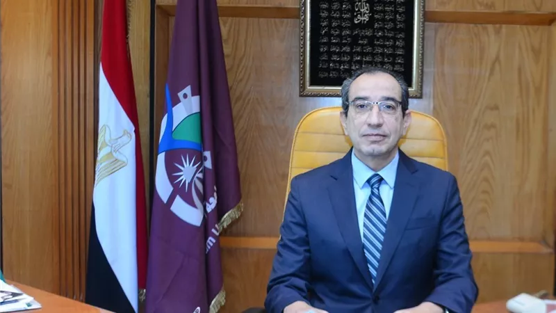 حتاته يهنئ أسرة جامعة الفيوم.. بمناسبة حلول العام الميلادي الجديد