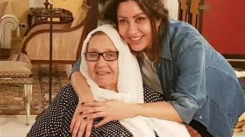 وفاة والدة الفنانة التونسية لطيفة بعد صراع مع المرض