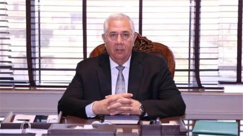 وزير الزراعة يوجه بالمرونة في صرف التقاوي والأسمدة للمزارعين
