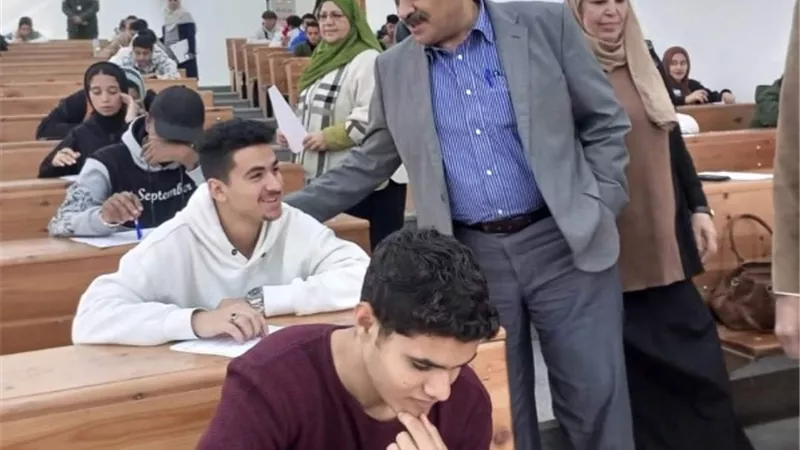نائب رئيس جامعة بنها يتفقد امتحانات الفصل الدراسي الأول بالعبور