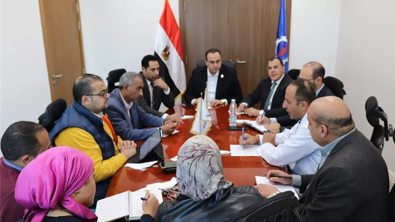 رئيس هيئة الرعاية الصحية يتفقد مجمع السويس الطبي ووحدة طب أسرة أكتوبر