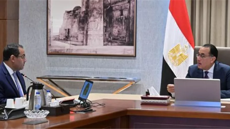 مدبولي يكلف بسرعة دراسة دمج تسليم مرحلتين من وحدات زهرة العاصمة