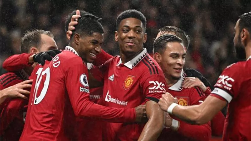فرانكفورت يعلن التعاقد مع لاعب مانشستر يونايتد
