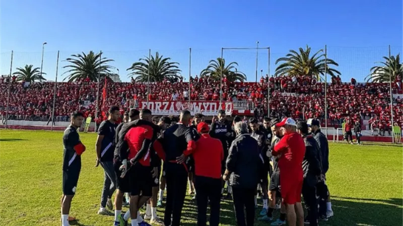 جماهير الوداد تساند الفريق قبل مواجهة الرجاء