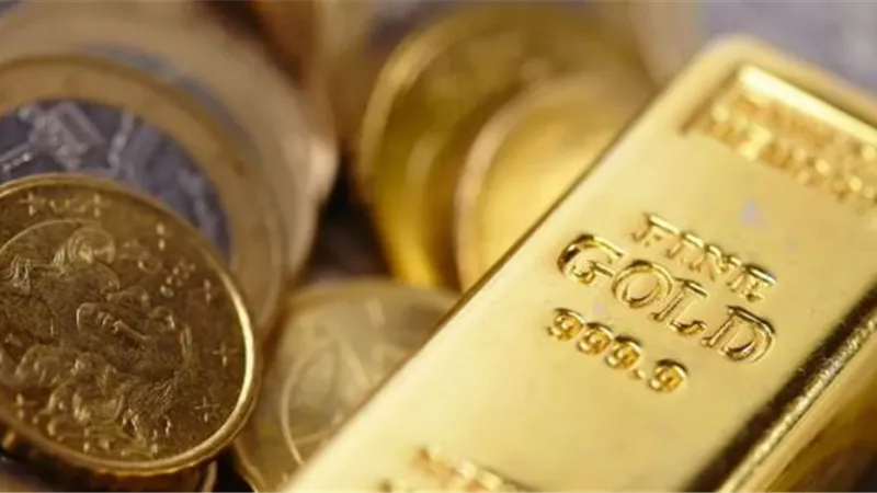 الذهب يبدأ العام الجديد مرتفعًا.. ويتطلع إلى مستويات قياسية جديدة