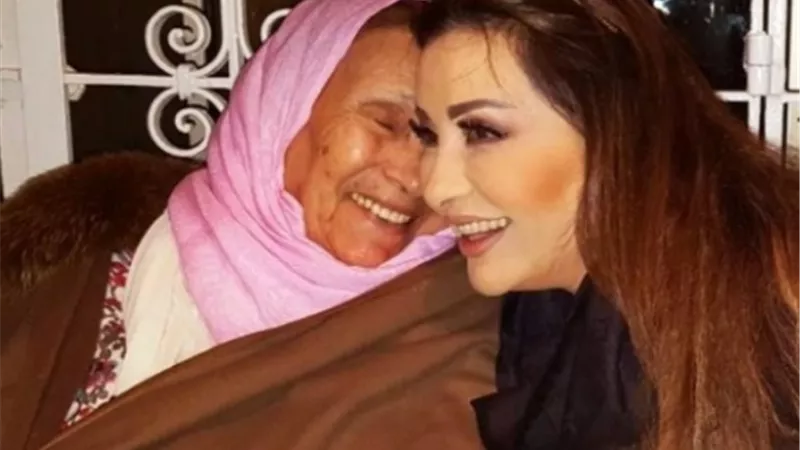 مى كساب تنهى وفاة والدة لطيفة :نسألكم الفاتحة والدعاء