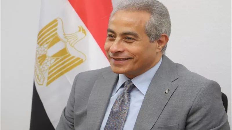 شحاتة: الأحد المقبل إجازة مدفوعة الأجر للعاملين فى القطاع الخاص
