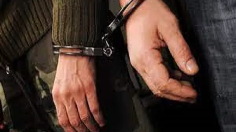 ضبط شخصين غافلا صديقهما وحولا أموالا من حسابه