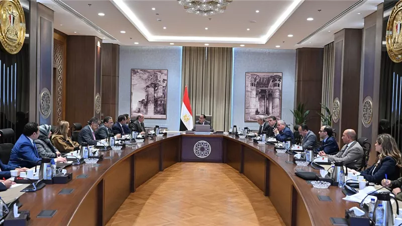 رئيس الوزراء يناقش خطوات إعادة هيكلة الهيئة العامة للاستعلامات