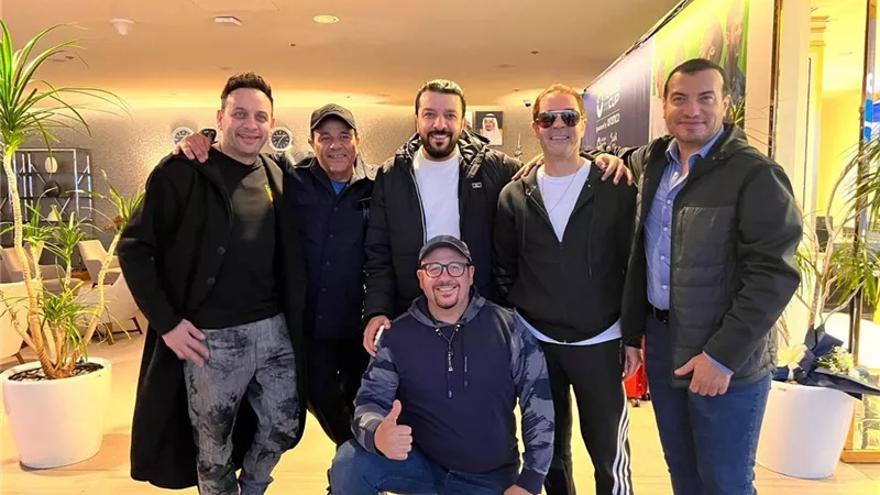 جيل التسعينات الذهبي يصل الرياض استعدادا لكاسيت ٩٠