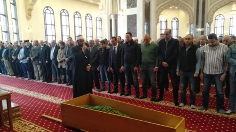 جواز الصلاة على الميت الذي عليه دين
