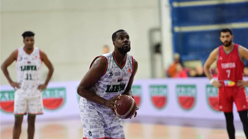 منتخب ليبيا يتأهل لنهائي البطولة العربية للسلة بالفوز علي تونس