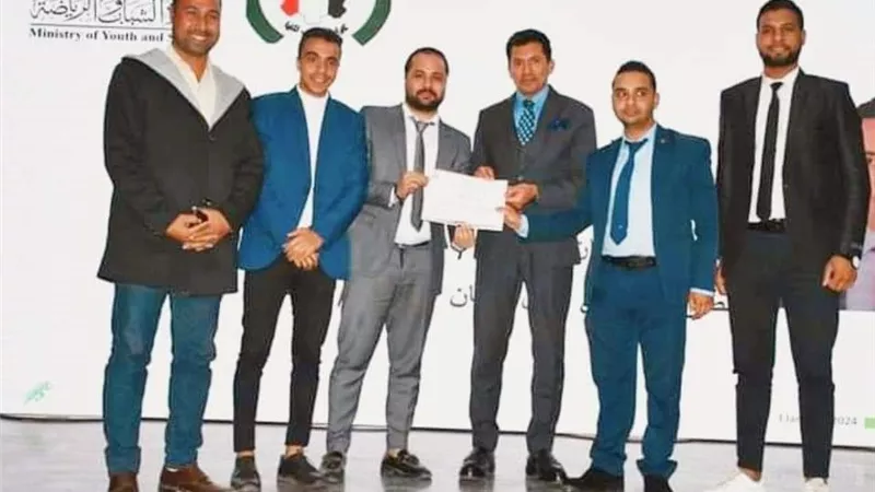 وزير الشباب يُكرم أعضاء الكيانات الشبابية بالمنيا